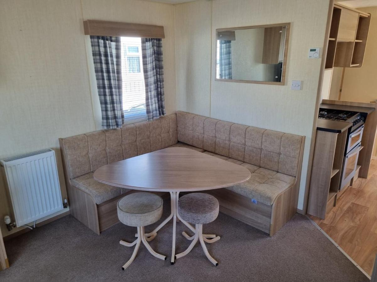 Campsite Pg49 8 Berth Pet Friendly Caravan Golden Palm *