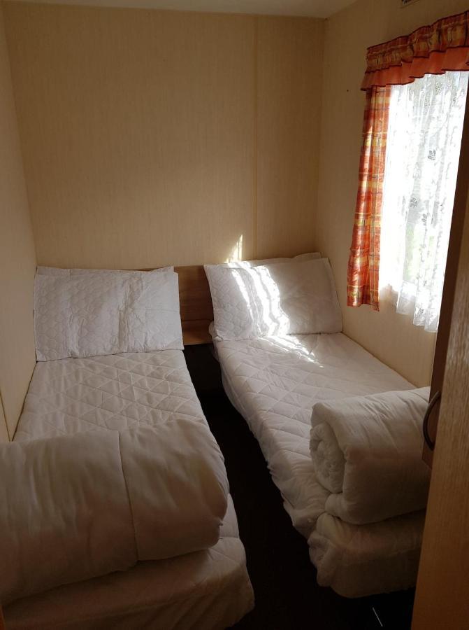 Pg49 8 Berth Pet Friendly Caravan Golden Palm