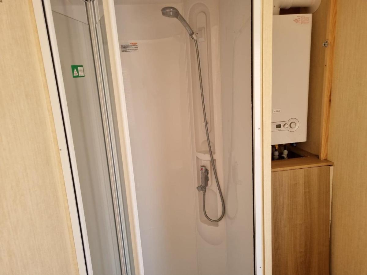 Pg49 8 Berth Pet Friendly Caravan Golden Palm *